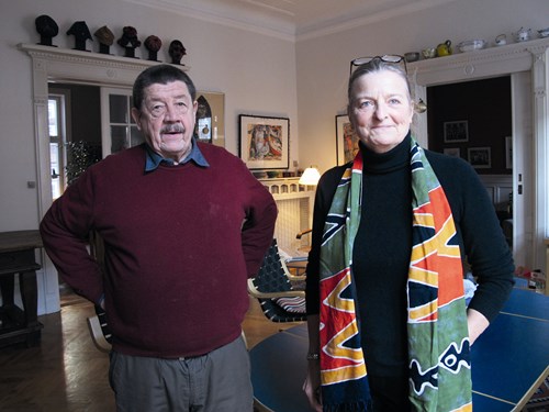 Mogens Elmer og Jeannett Skov bor i en 230 kvm. stor lejlighed i et velhaverkvarter i København. De kan ikke bytte til noget mindre med en børnefamilie. For hvordan skal den kunne betale en månedlig husleje på 33.000 kr.?, spørger de.